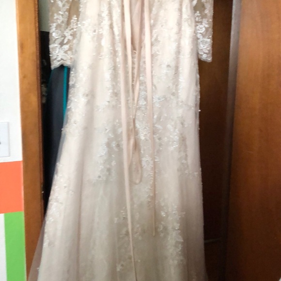 Wedding dress - Picture 3 of 6